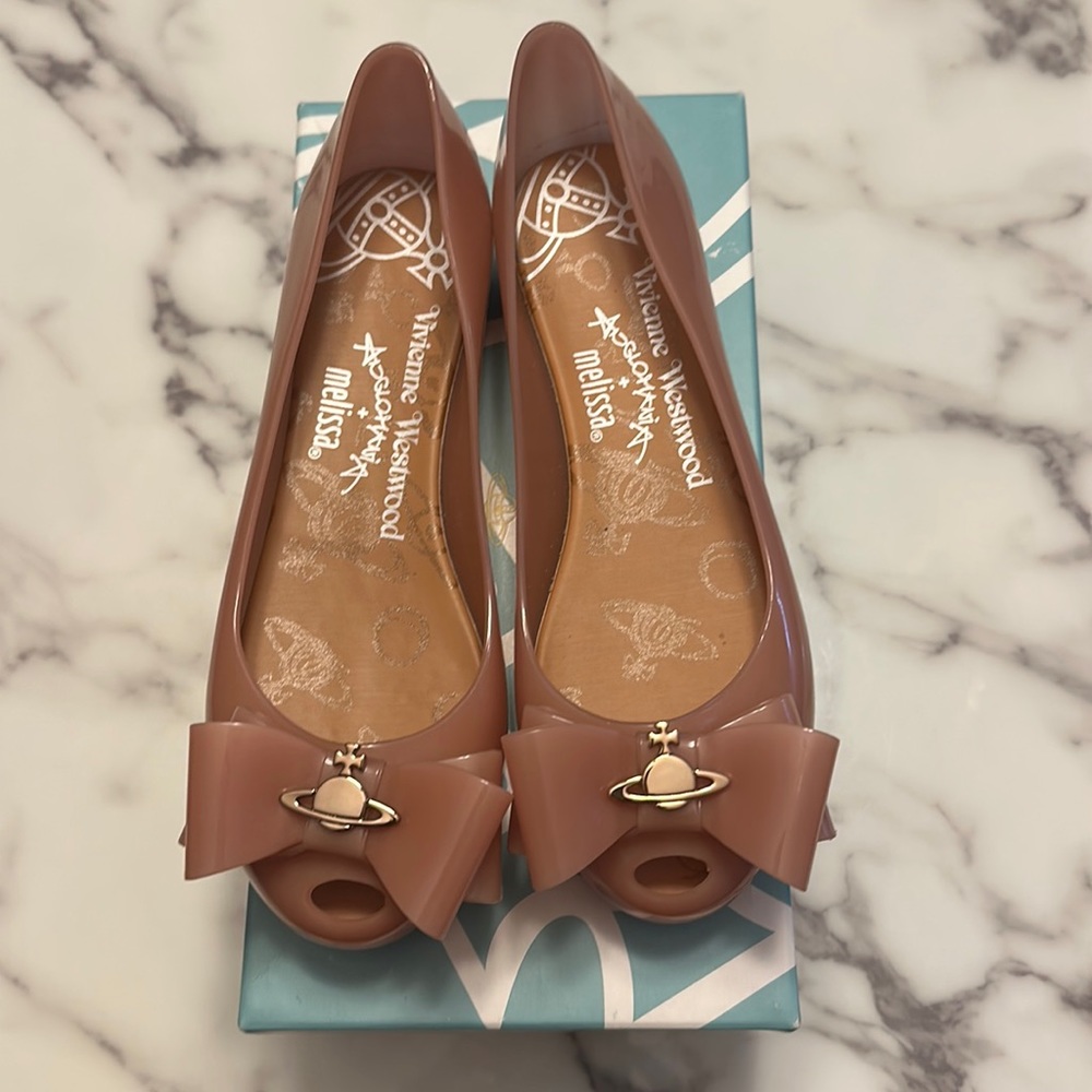Viviente Westwood by Melissa!! Ultralight orb flats Pink/nude color!